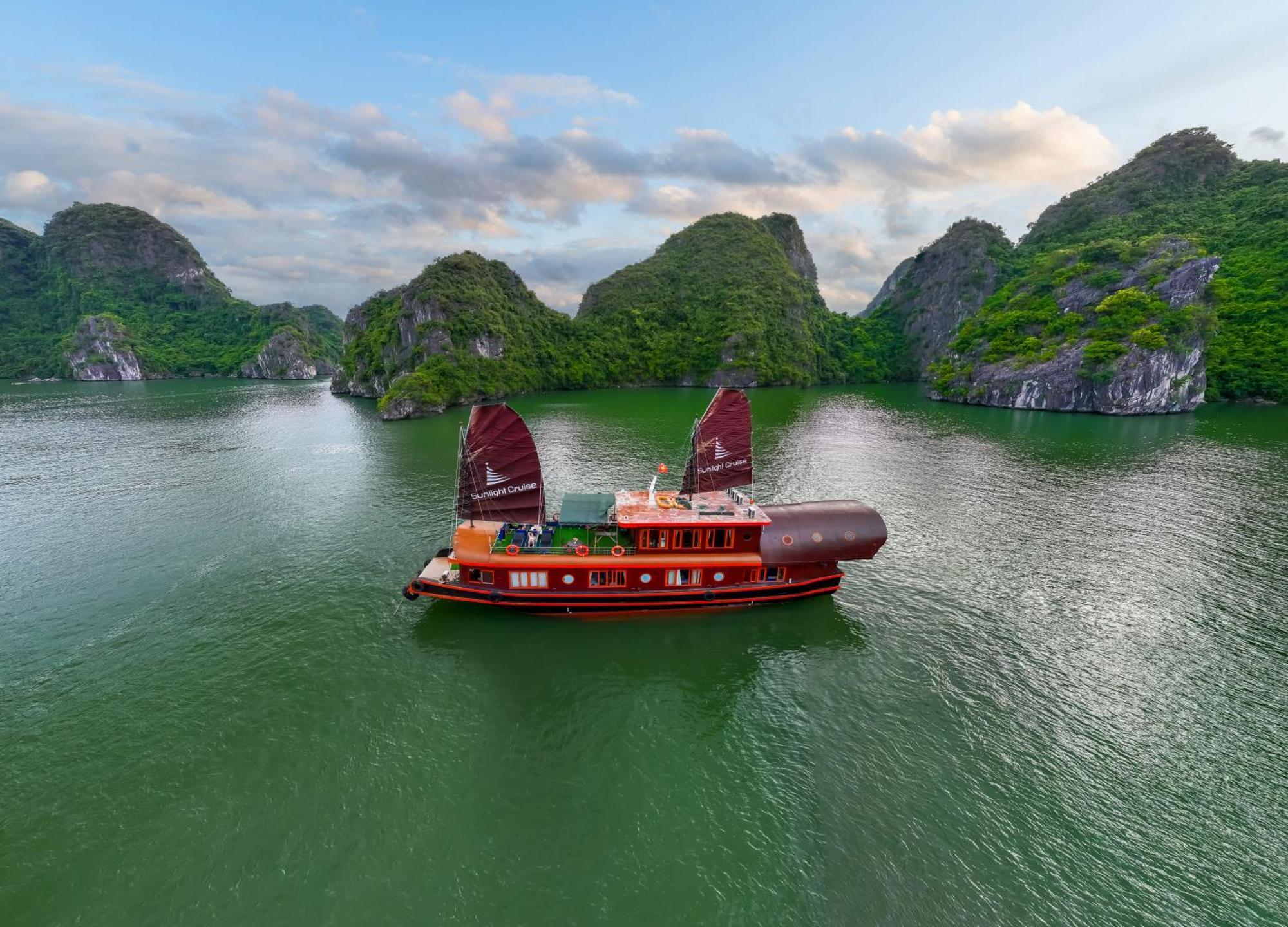Sunlight Boutique Cruise - Cat Ba Island Ξενοδοχείο Χα Λονγκ Εξωτερικό φωτογραφία